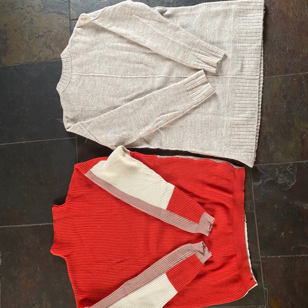 2 sweaters - Picture 5 of 8